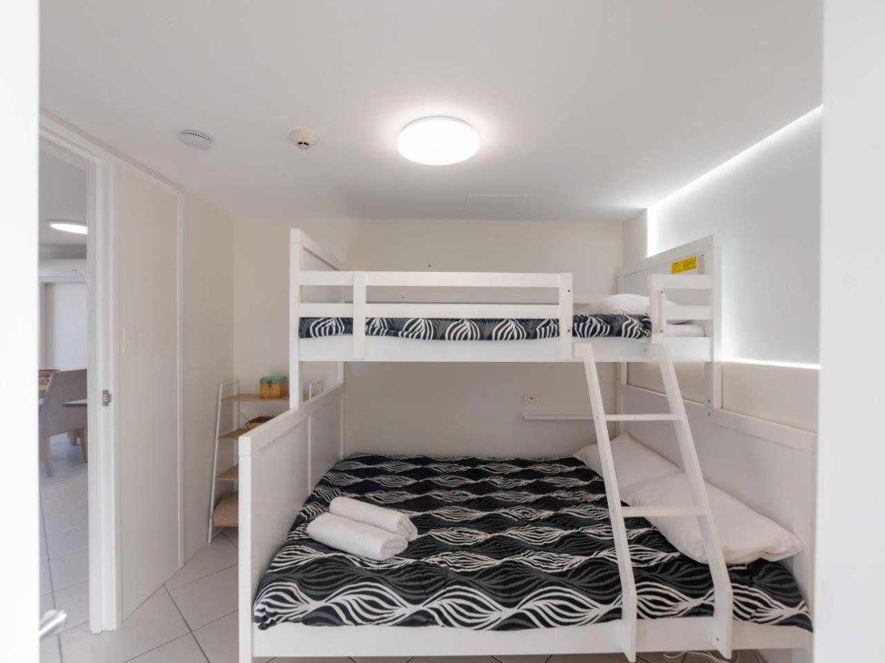 גולד קוסט Crystal Beachfront Apartments מראה חיצוני תמונה