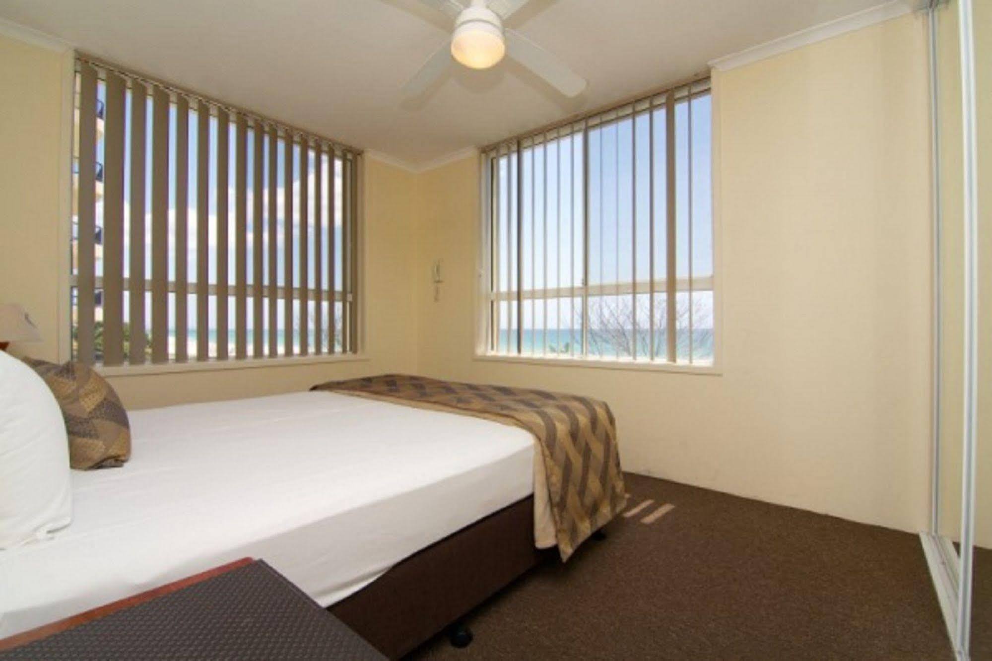גולד קוסט Crystal Beachfront Apartments מראה חיצוני תמונה
