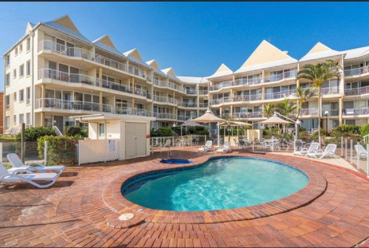 גולד קוסט Crystal Beachfront Apartments מראה חיצוני תמונה